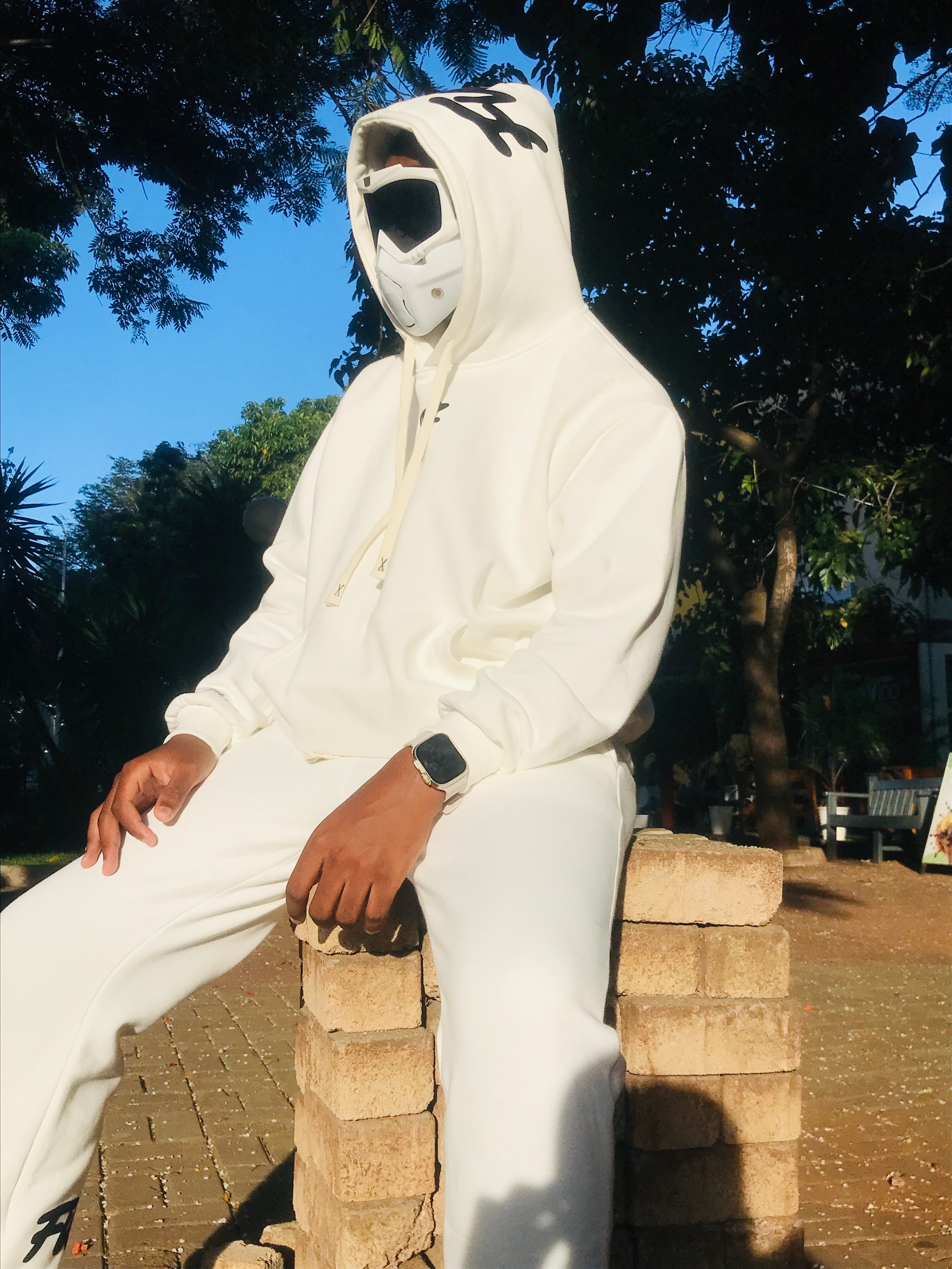 Conjunto Moletom Future Legacy branco (logo principal no capuz