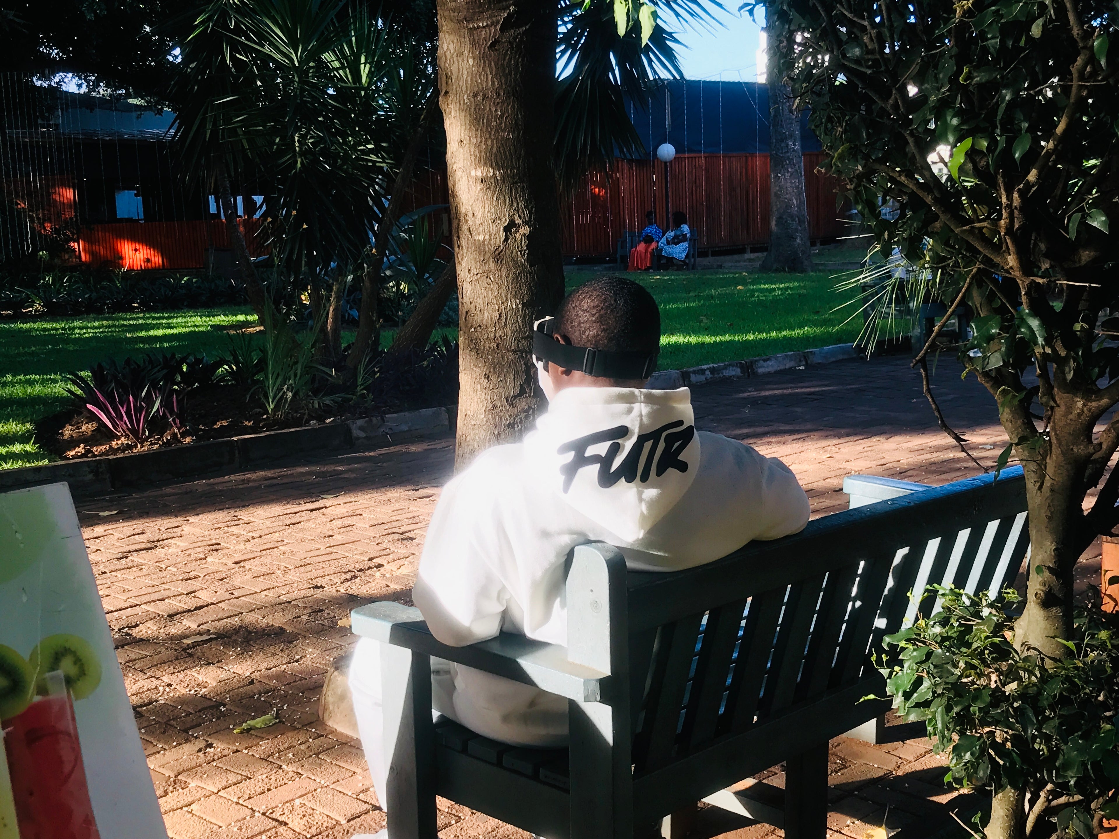 Conjunto Moletom Future Legacy branco (logo principal no capuz